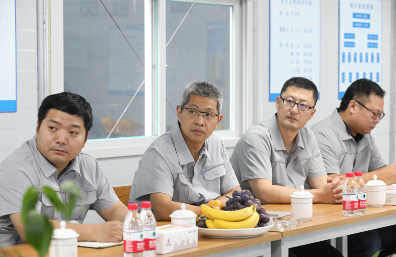 2019年8月12-13日，中天建設(shè)集團(tuán)總裁吳海濤帶領(lǐng)集團(tuán)財務(wù)風(fēng)控部副總經(jīng)理陳劍、市場企管部總經(jīng)理助理李紅燕等一行來到沈陽檢查走訪中天東北公司，并對直營項(xiàng)目管理進(jìn)行巡查。