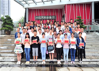 8年，800多名學生，800多個夢想，中天陜西助學圓你求學夢！