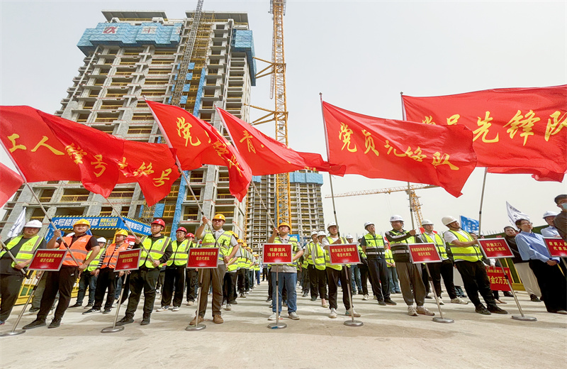 2025年4月17日，濟(jì)南市歷城區(qū)2025年重點(diǎn)工程勞動(dòng)競(jìng)賽暨“三查三防”安全生產(chǎn)競(jìng)賽啟動(dòng)儀式在天津公司唐冶B02地塊錦唐國(guó)風(fēng)項(xiàng)目順利舉行。